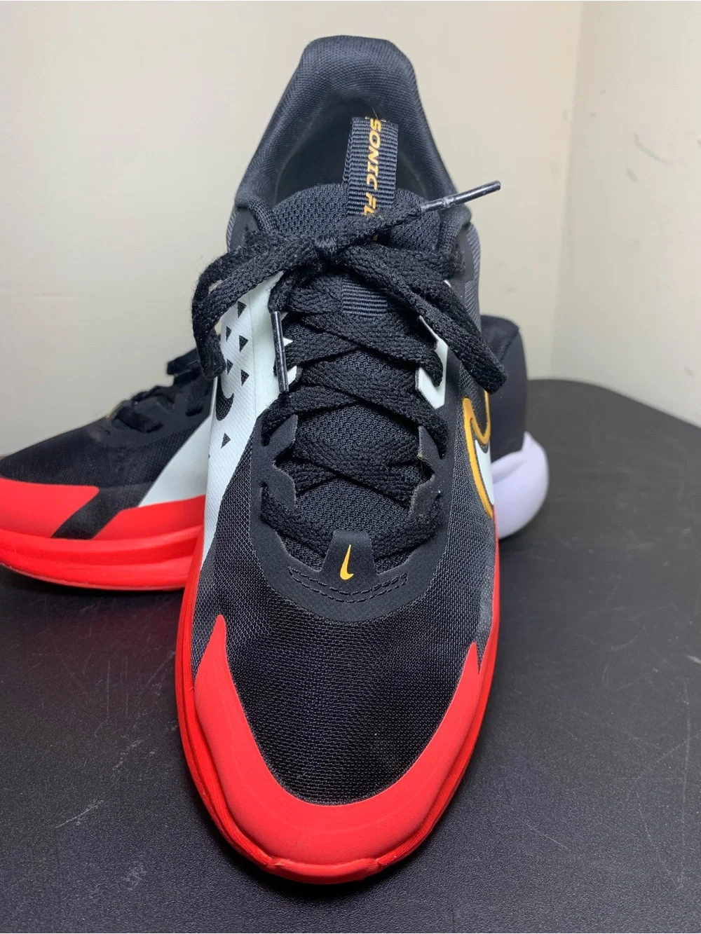 Boys Nike Sonic Fly Sneakers (Size 5Y US) Good Condition